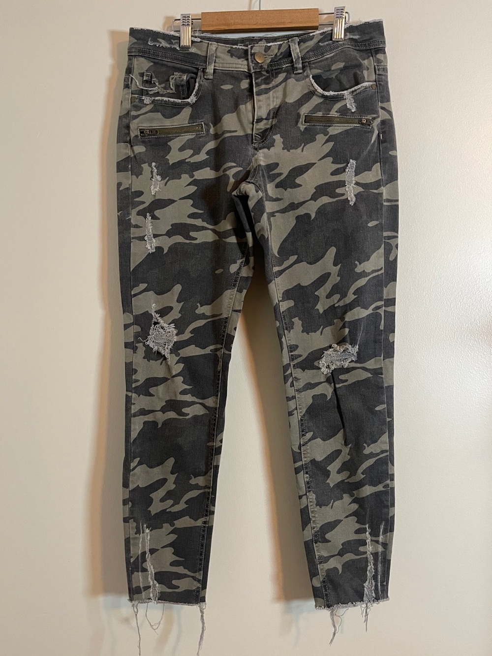 Zara Jeans Womens 8 Green Camo Distressed Army Fatigue Skinny Fit Funky Pants